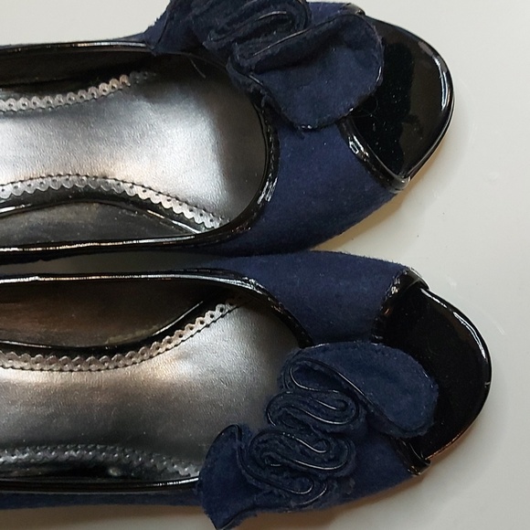 Navy Floral Open Toe Heels - Picture 2 of 6